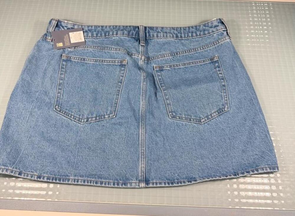 Universal Thread skirt - Picture 2 of 3